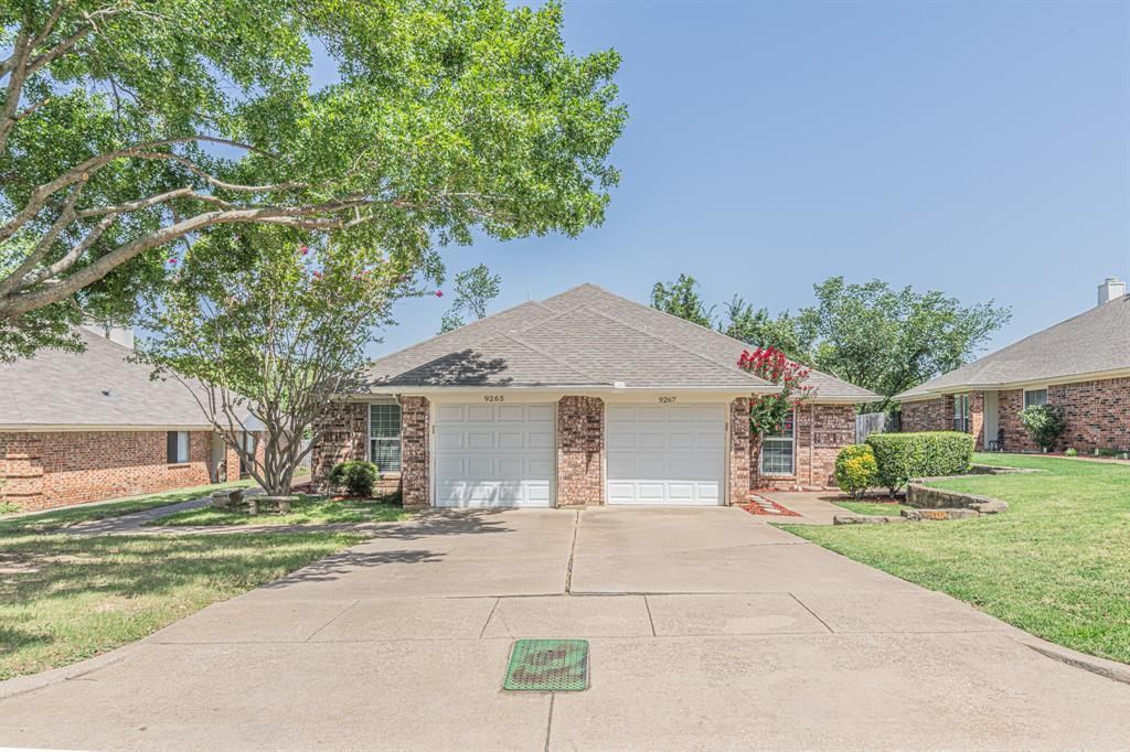 9265 & 9267 Meandering Drive, North Richland Hills