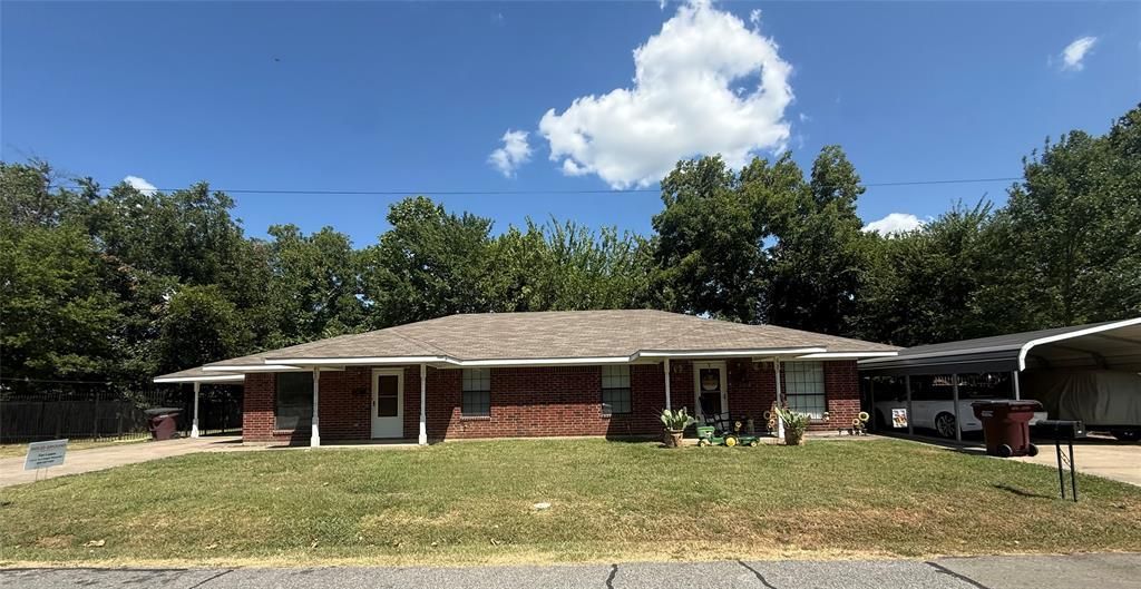 600 & 602 Cedar Street, Bonham
