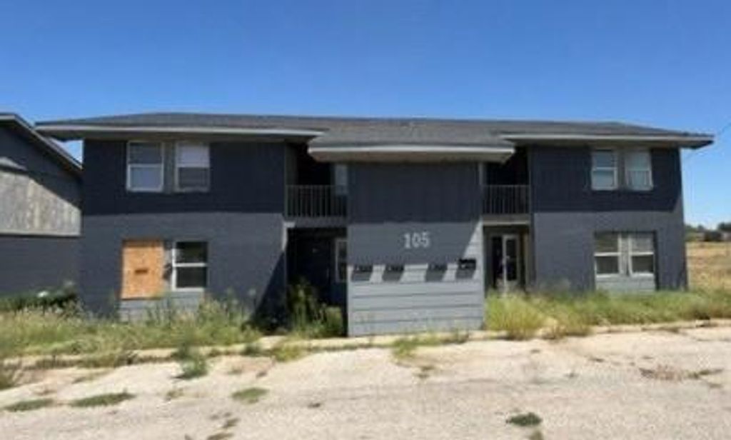 105 Pecos Place, Plainview