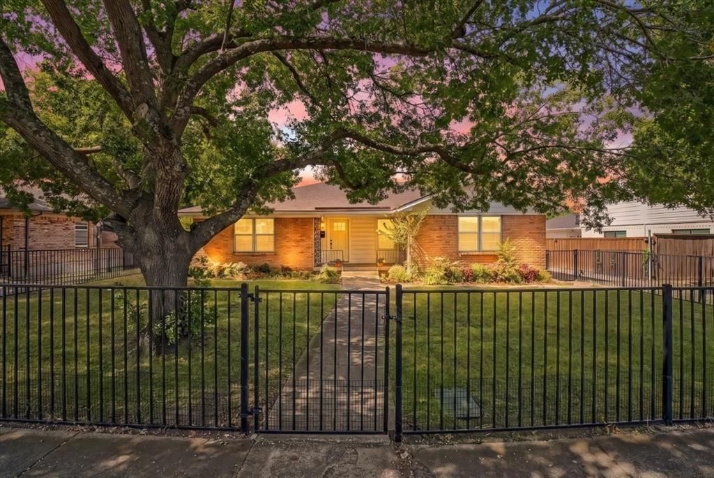 11315-11317 Lochwood Boulevard, Dallas