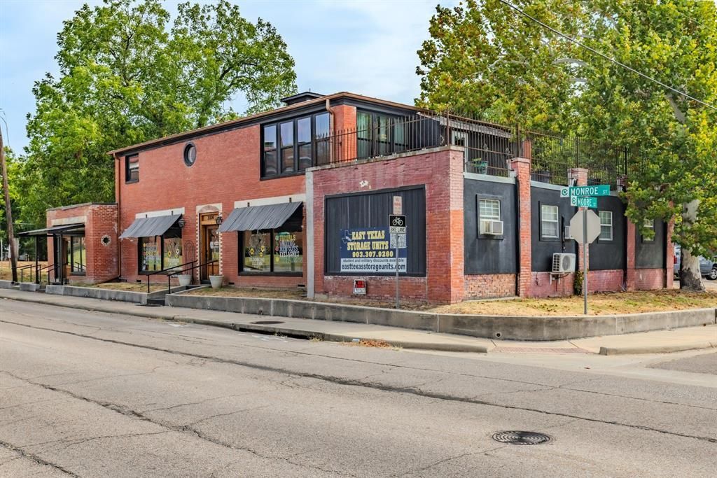 2006 Monroe, Commerce