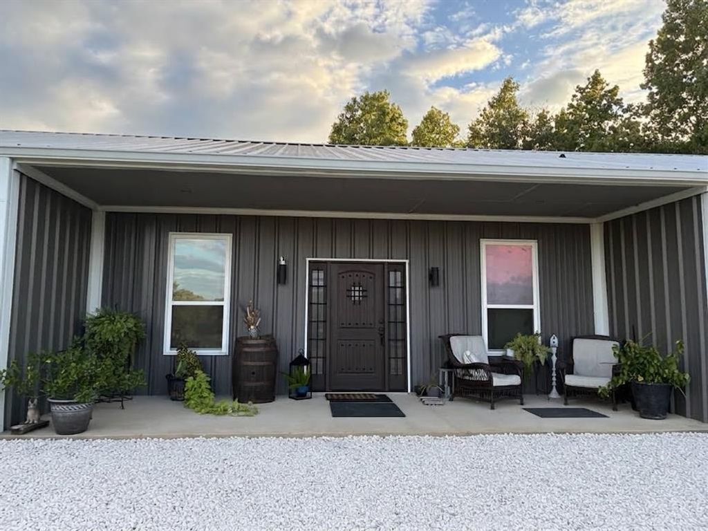 5833 Fm 1652, Grand Saline