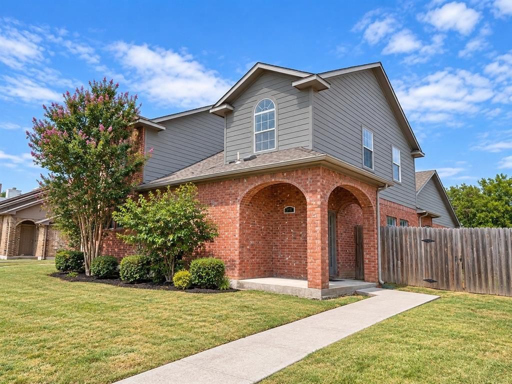 815 Valleybrooke Drive, Arlington