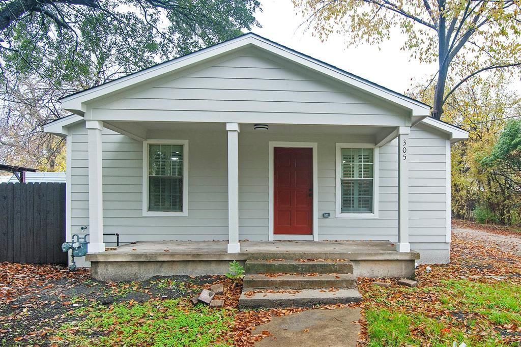 305 College Street, Farmersville