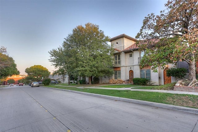 3637 Crestline Road, Fort Worth