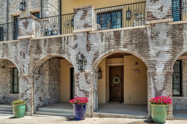 69 Cortes Drive, Westlake