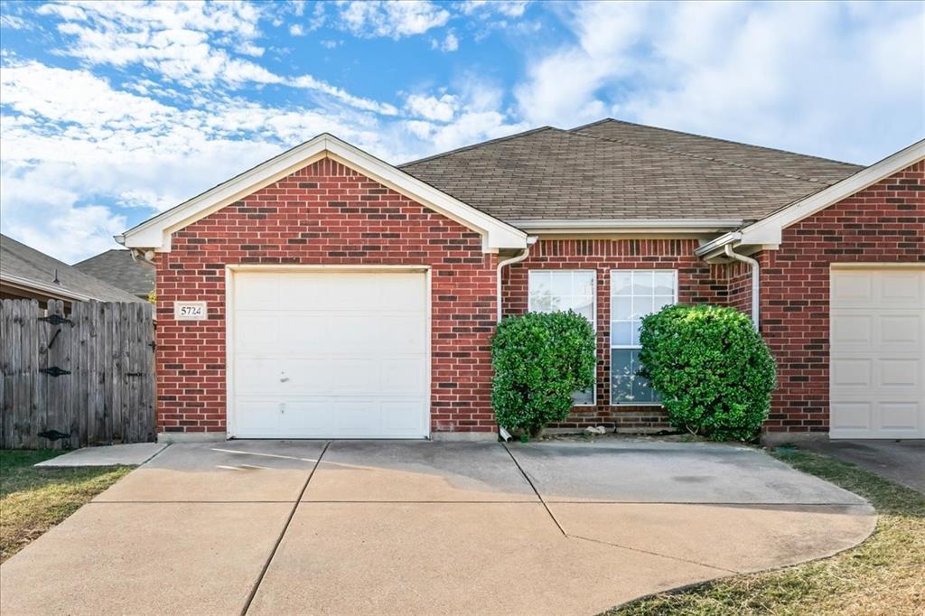 5724 Swords Drive, Fort Worth