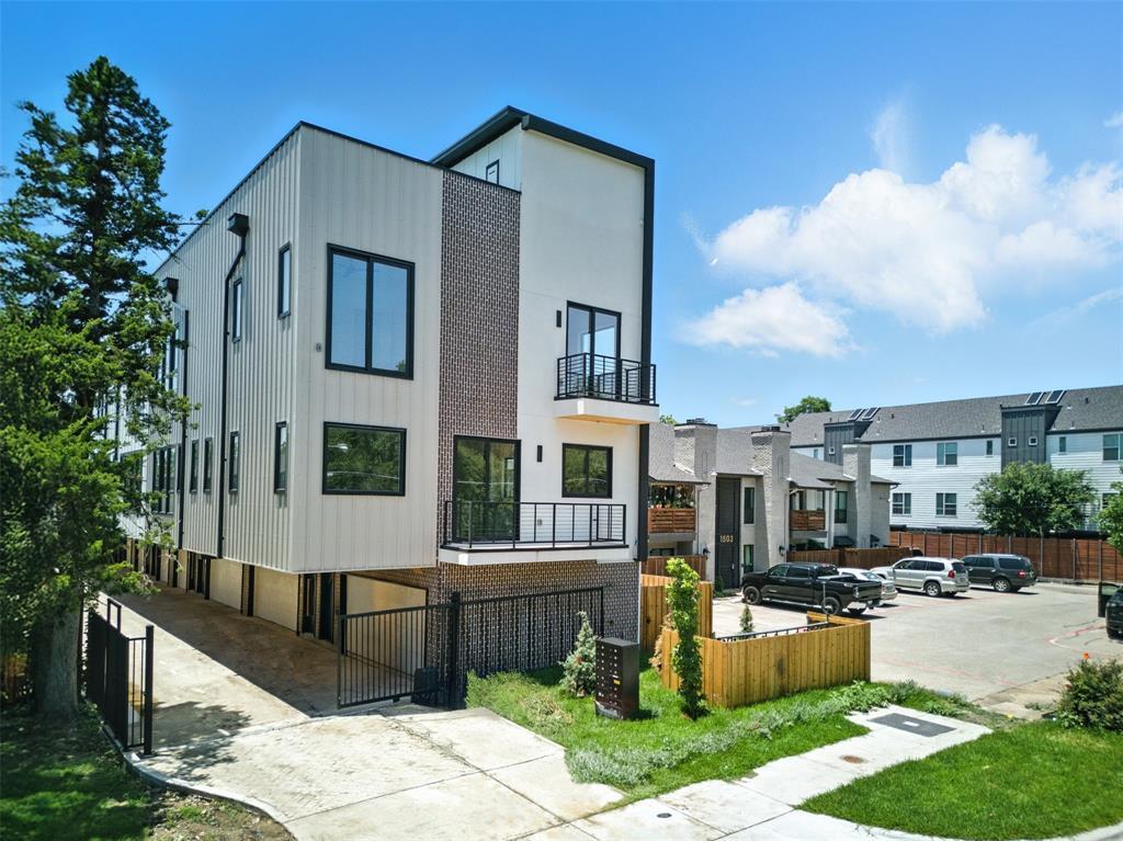 1425 N Garrett Avenue 107, Dallas