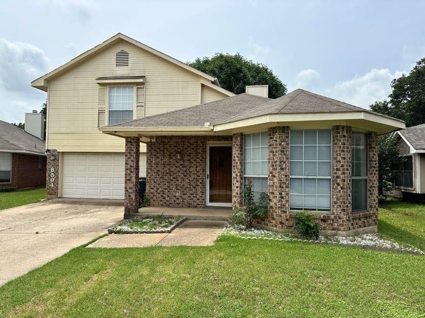 8504 Willow Creek Court, Fort Worth
