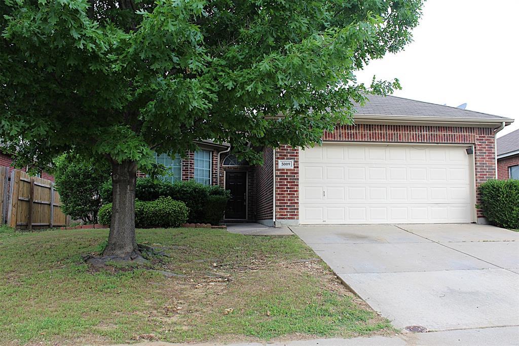 5009 Royal Burgess Drive, Fort Worth
