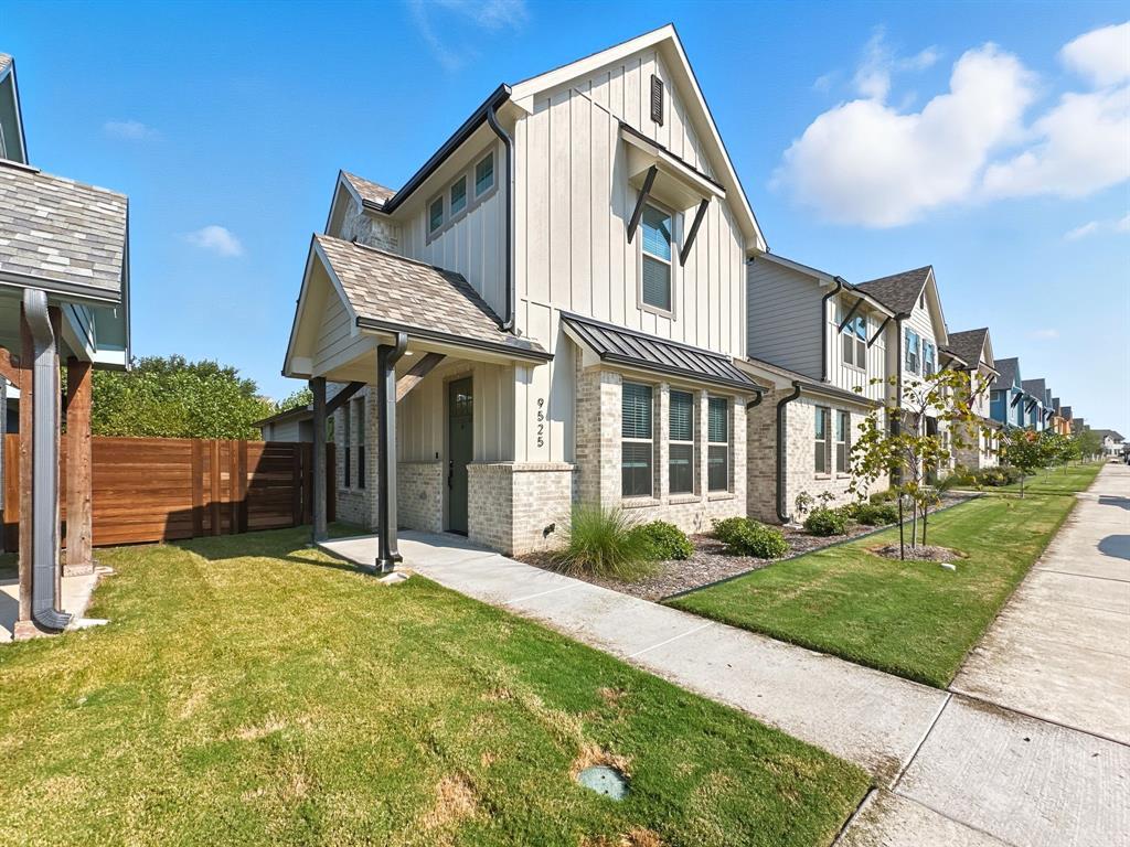 9525 Thorncrown Lane, Fort Worth