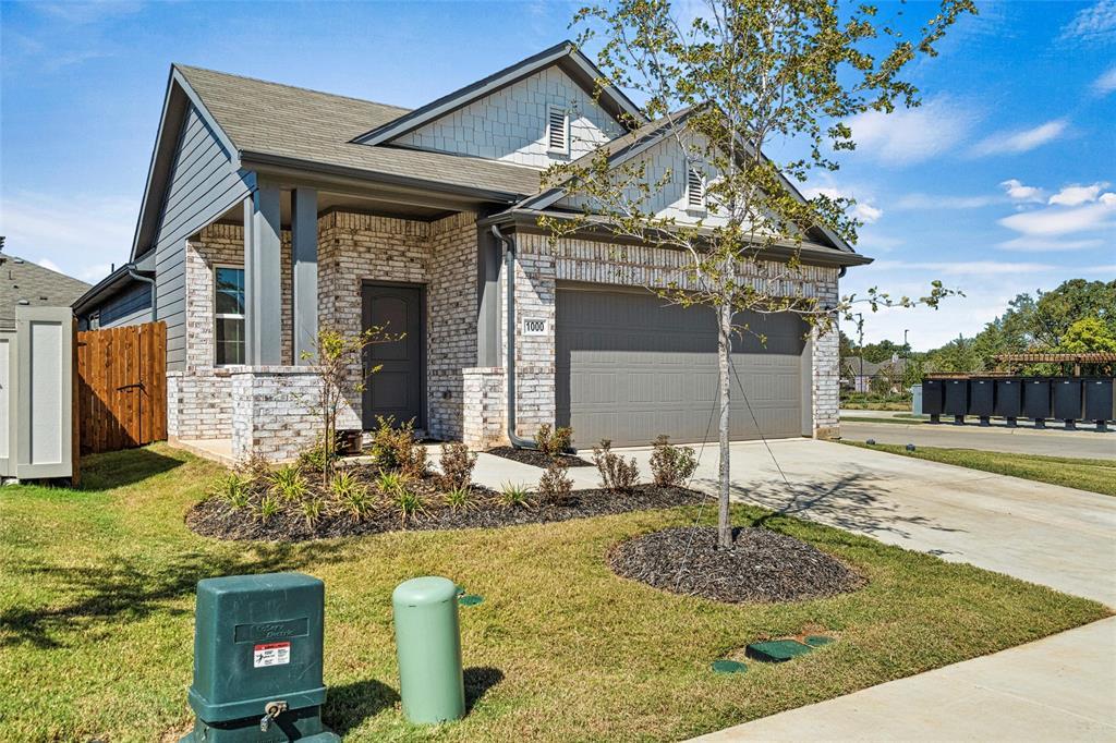 1000 Mason Street, Aubrey