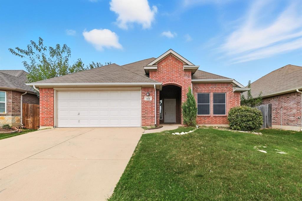 512 Crescent Creek Lane, Fort Worth