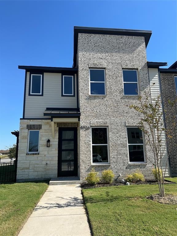 8926 Lowell Street, Rowlett