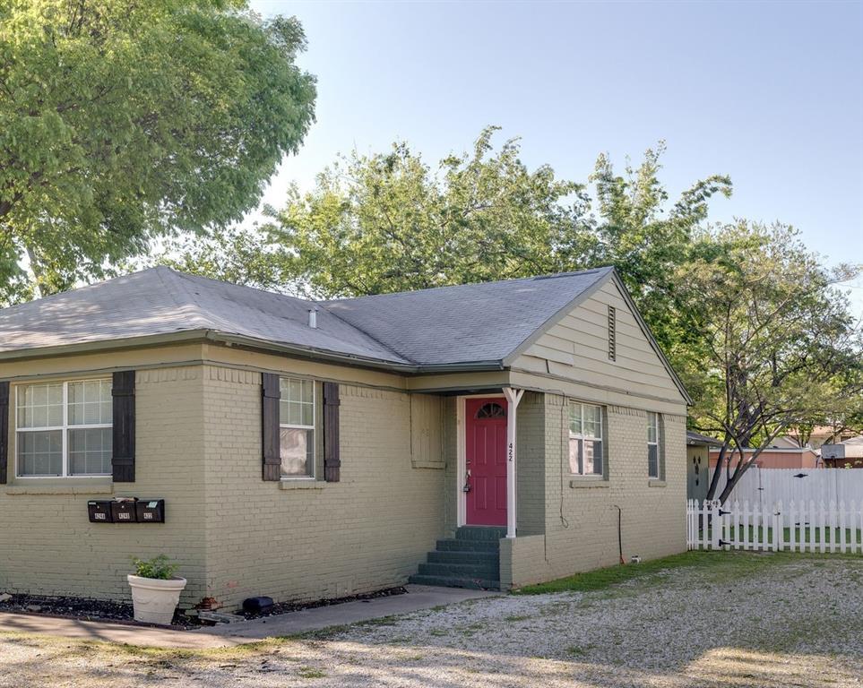 422 E Worth Street, Grapevine