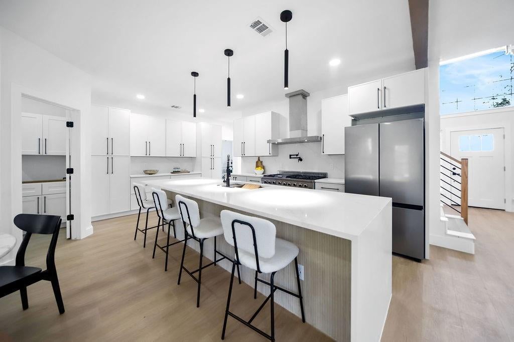 7505 Larchmont Drive, Dallas