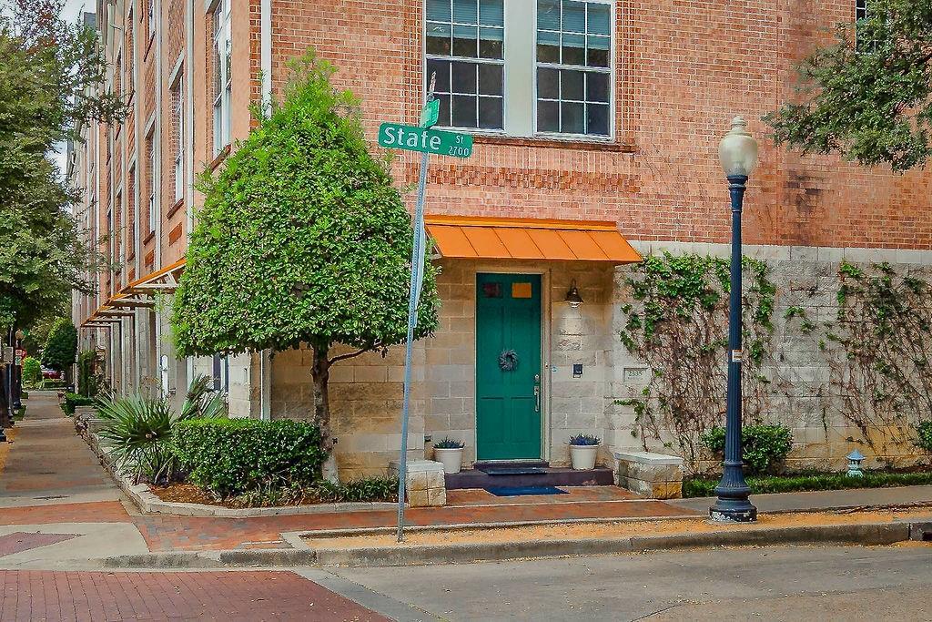 2335 Worthington Street, Dallas