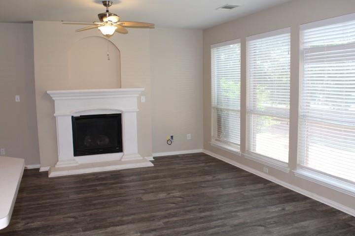 2741 Lynx Lane, Fort Worth