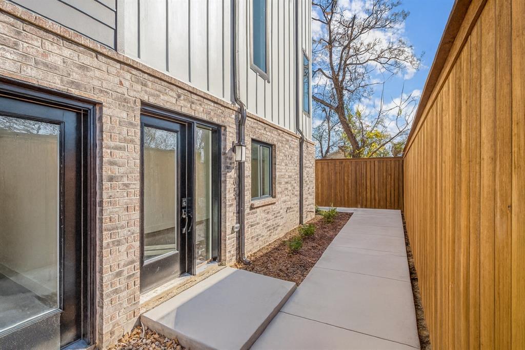 2206 Arroyo Avenue 105, Dallas