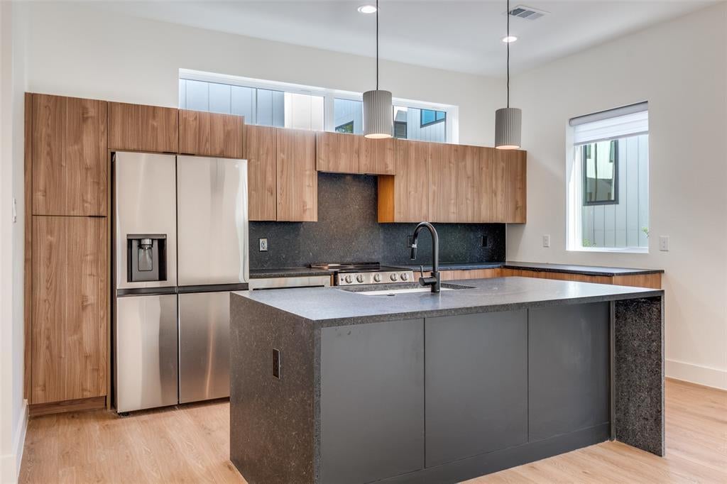 2206 Arroyo Avenue 105, Dallas