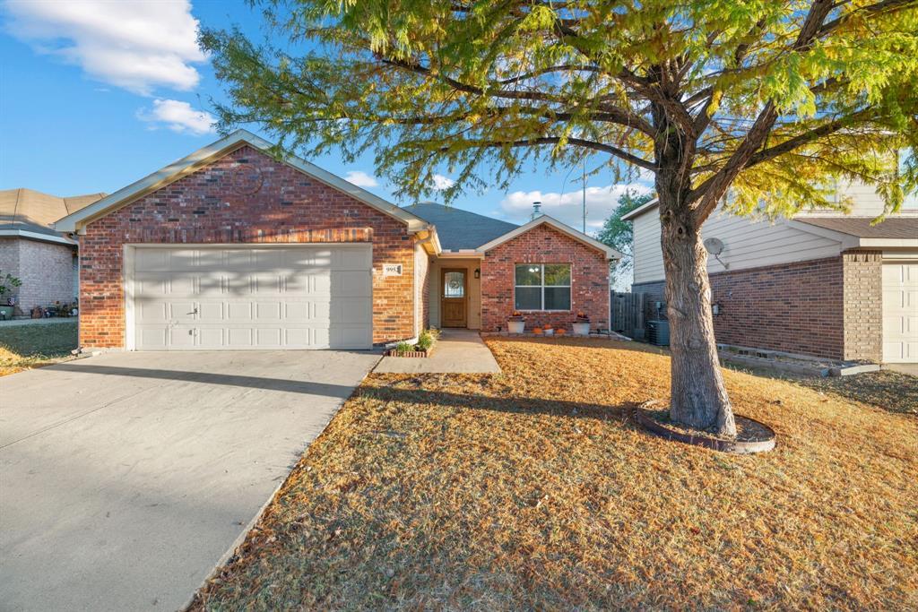 9952 Sparrow Hawk Lane, Fort Worth