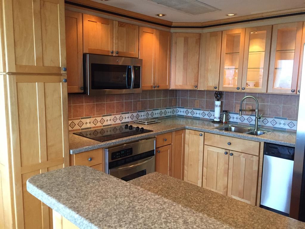 6211 W Northwest Highway 2700, Dallas