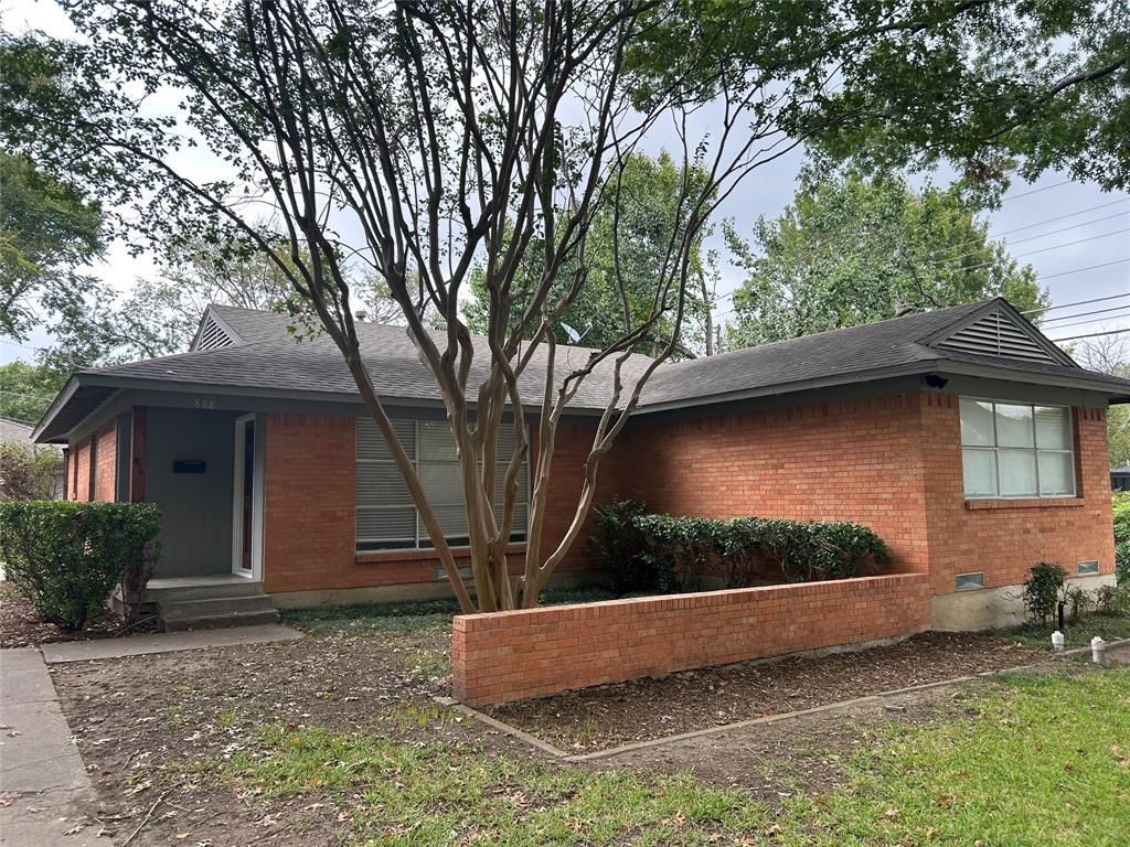 888 Berkinshire Drive, Dallas