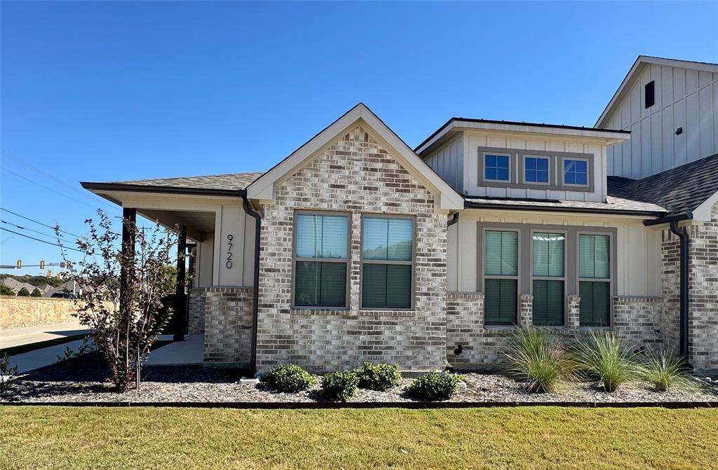 9720 Thorncrown Lane, Fort Worth