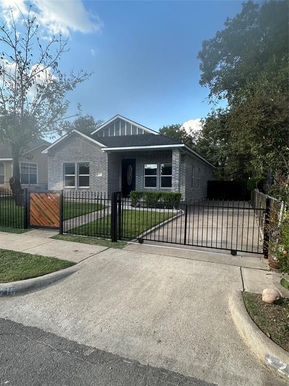 2715 Grafton Avenue, Dallas