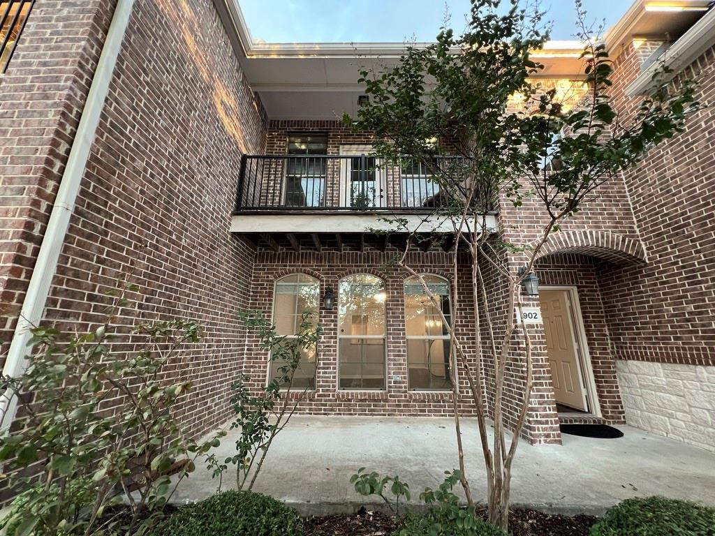 1902 Downing Street, Allen