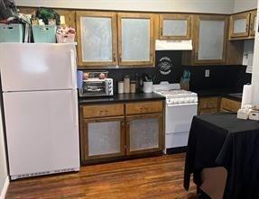 100 E Collin Street 1, Leonard