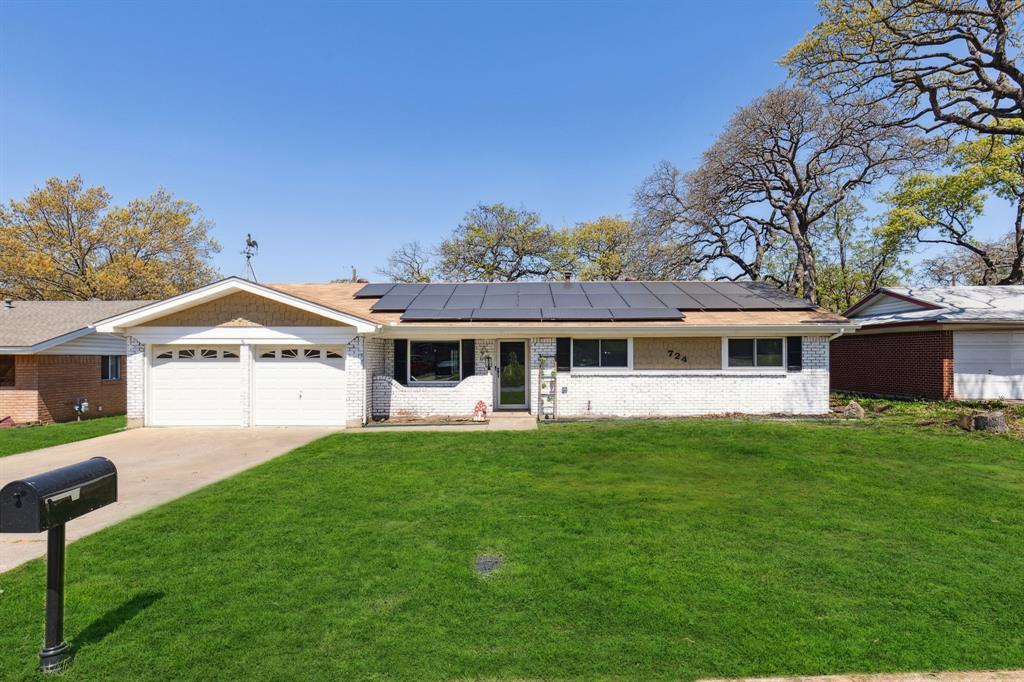 724 Edgehill Drive, Hurst