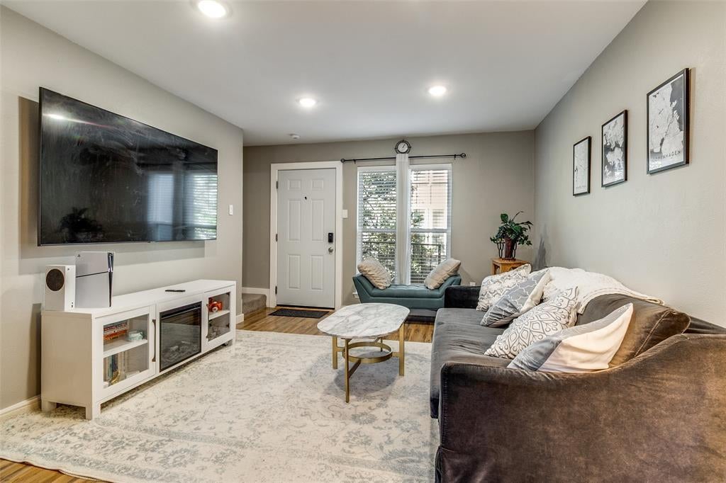 4020 Holland Avenue 203, Dallas