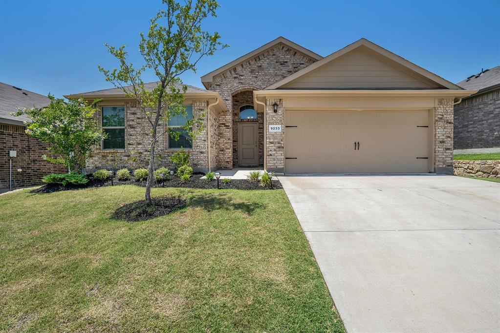 9233 Herringbone Drive, Fort Worth