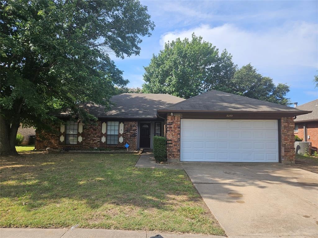 3201 Fairmeadows Lane, Fort Worth