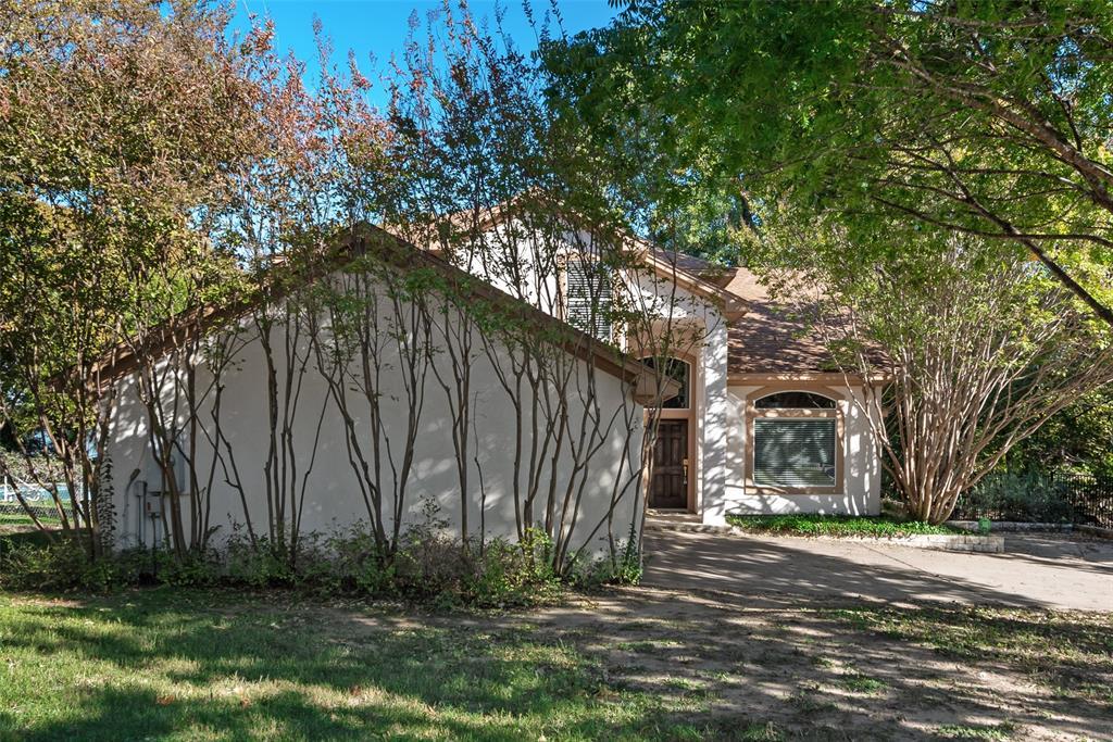 2569 Castle Circle, Fort Worth