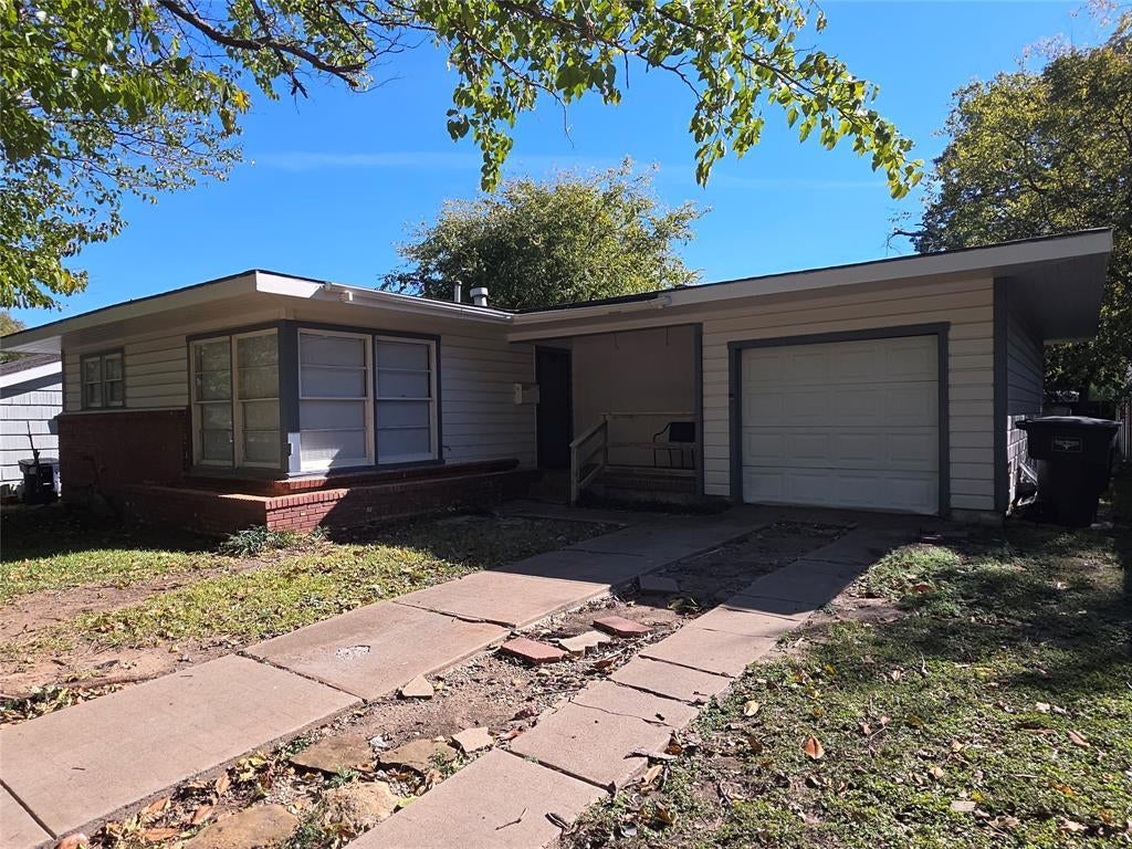 2717 Bilglade Road, Fort Worth