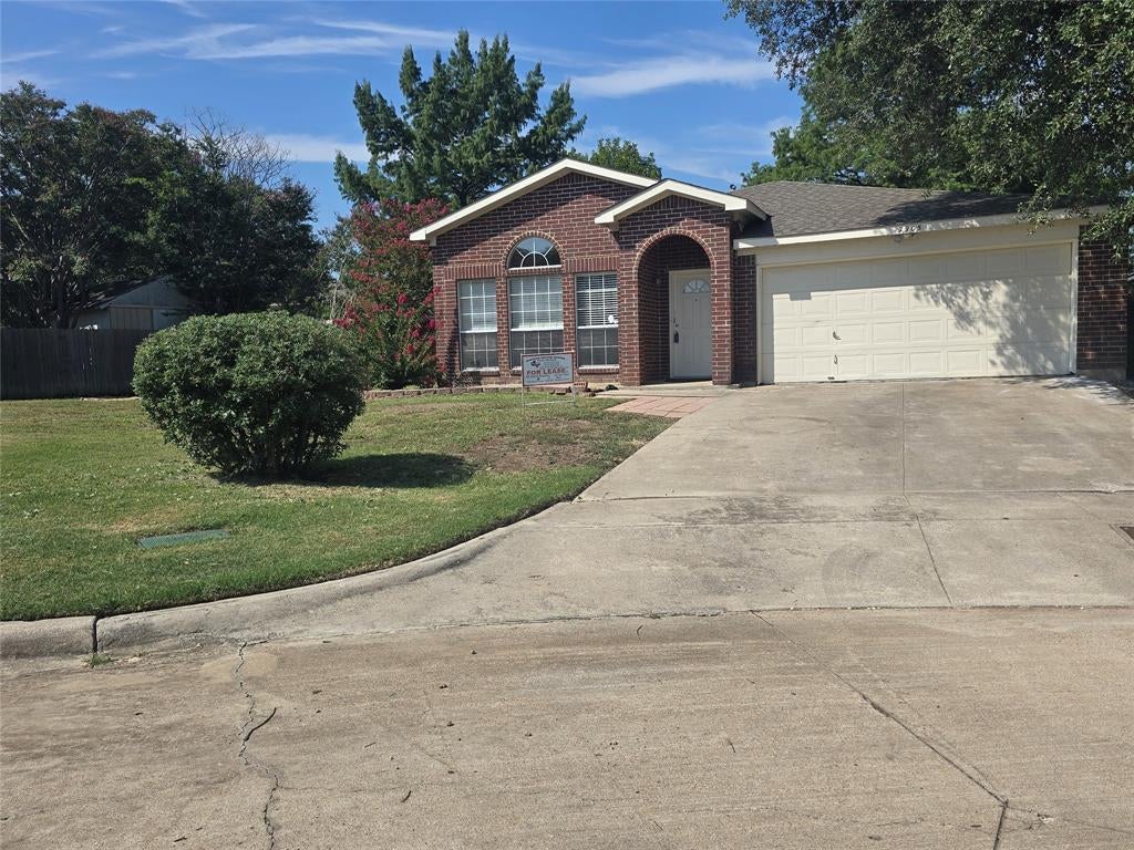 7905 Flowertree Court, Fort Worth