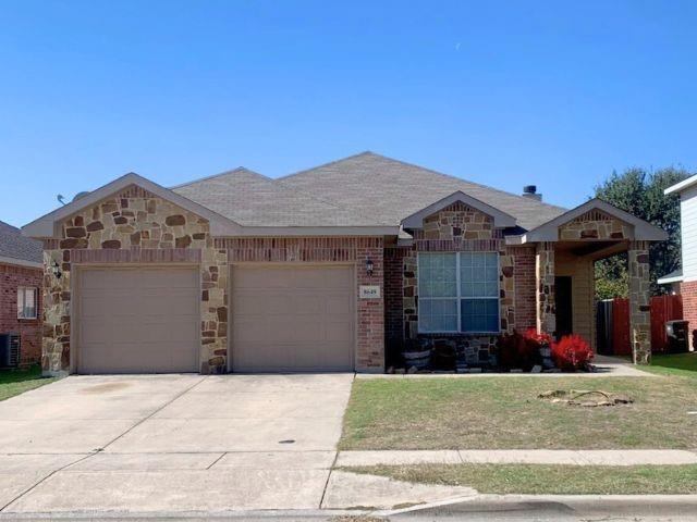 8649 Star Thistle Drive, Fort Worth