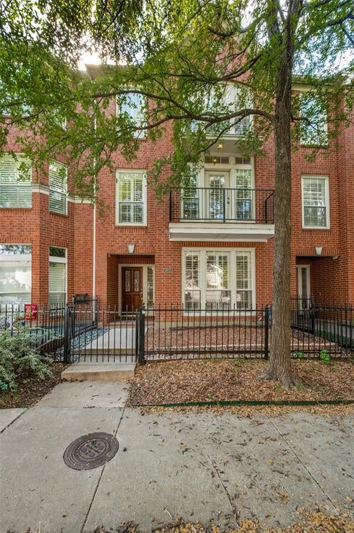 3935 N Hall Street, Dallas