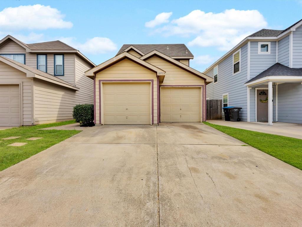 10713 Many Oaks Drive, Fort Worth