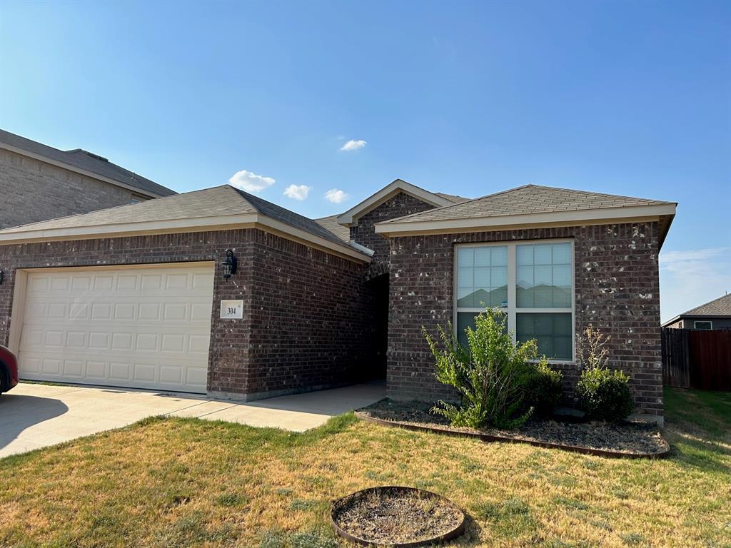 304 Lead Creek Drive, Fort Worth