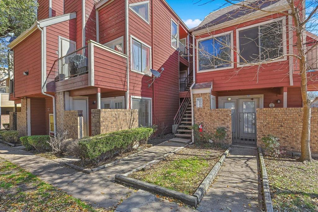 9821 Walnut Street 101, Dallas