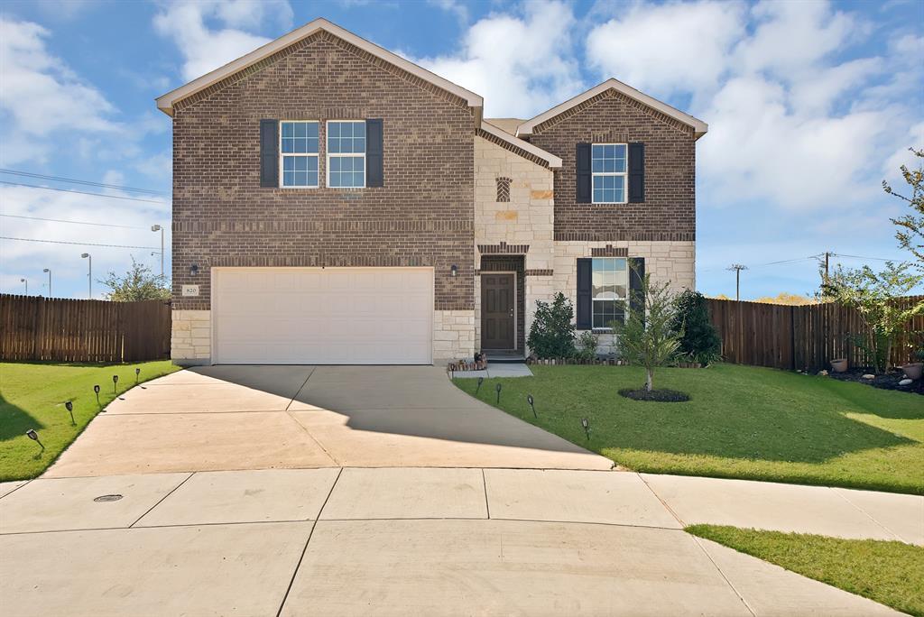 820 Lemongrass Court, Fort Worth