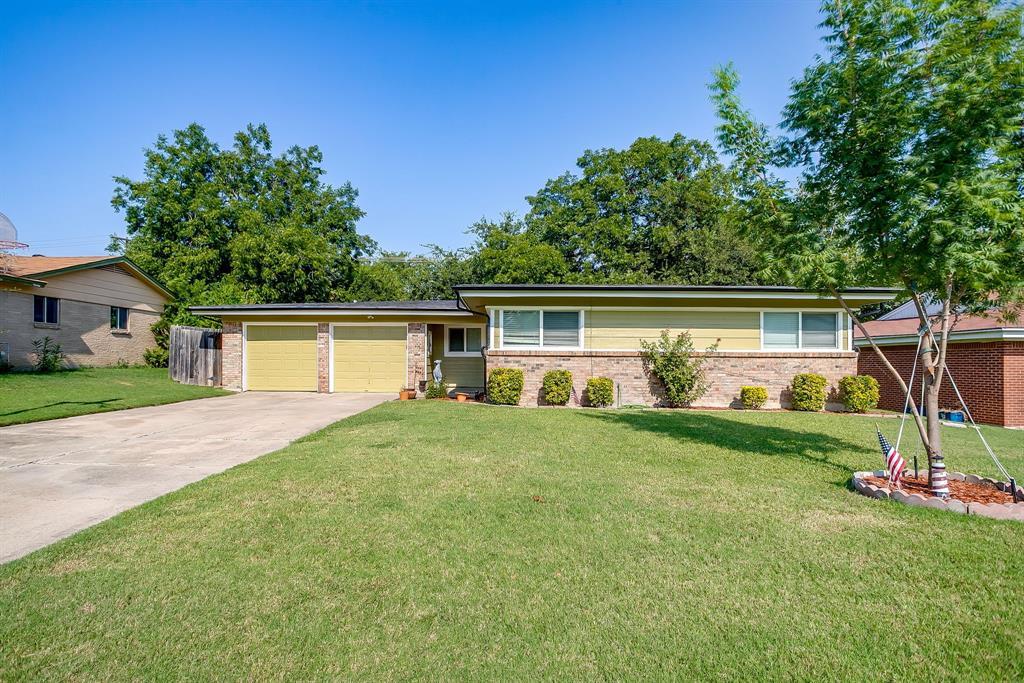 204 Mildred Lane, Benbrook