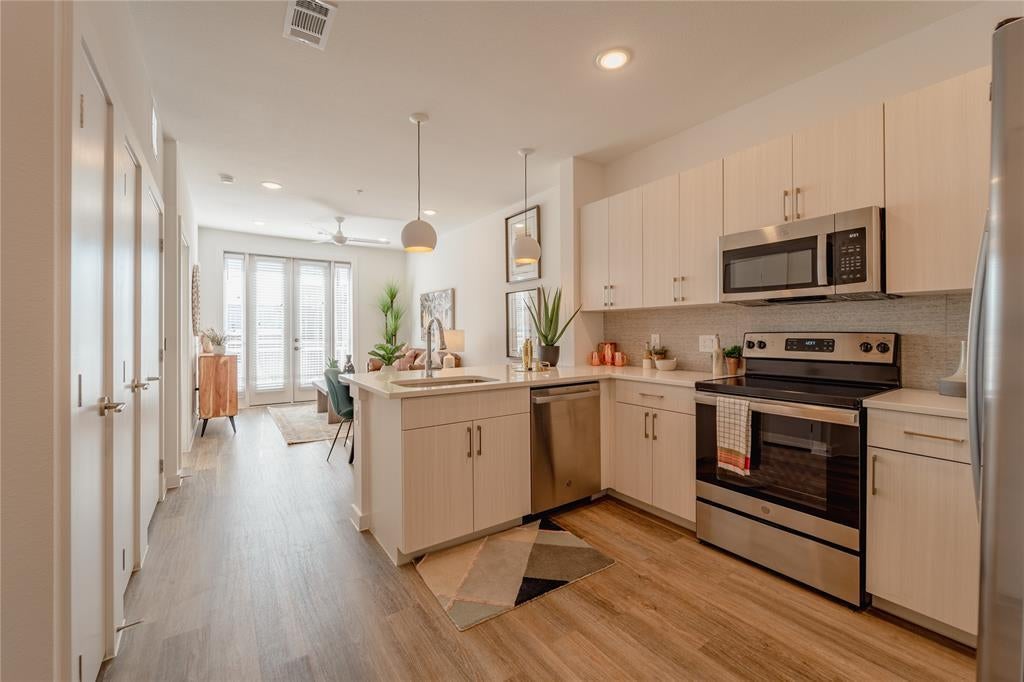 105 S Bishop Avenue 227-1224, Dallas