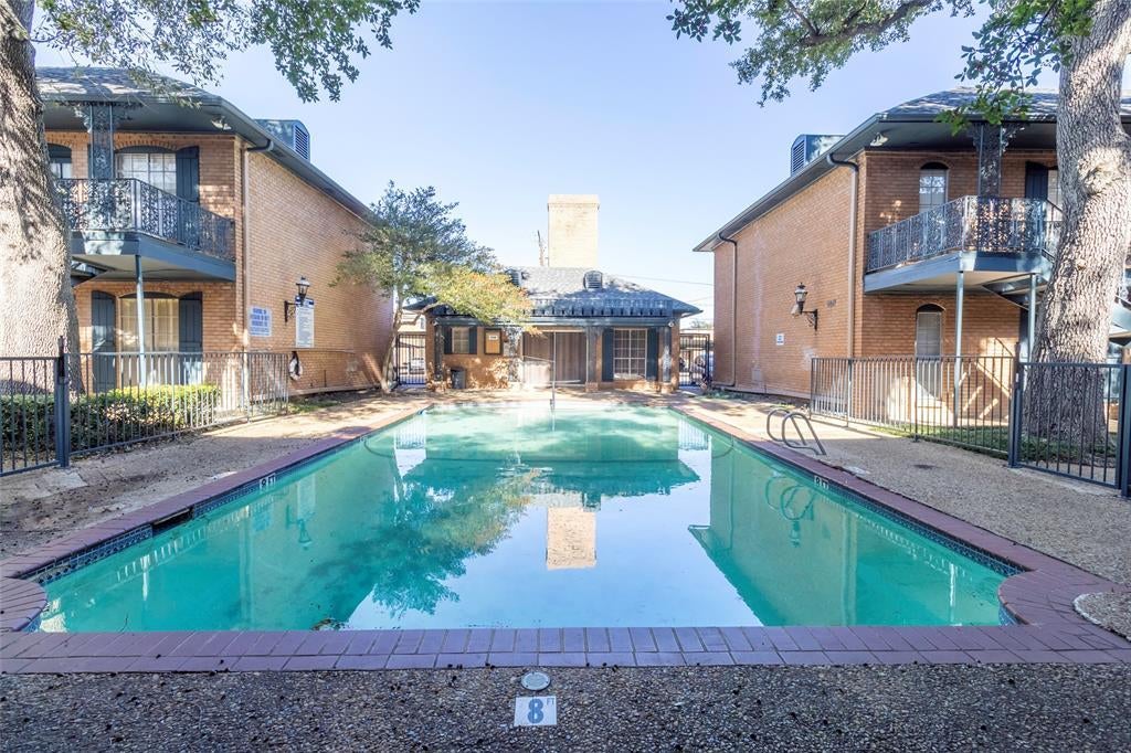 6011 E University Boulevard 247, Dallas