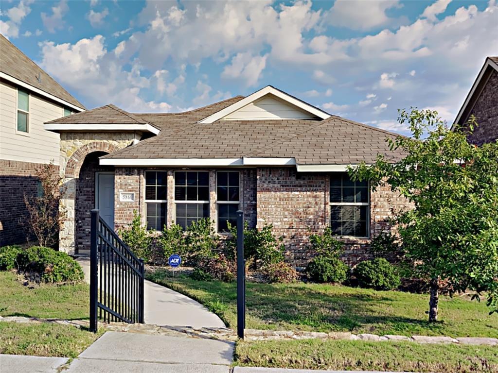 5860 Burgundy Rose Drive, Fort Worth