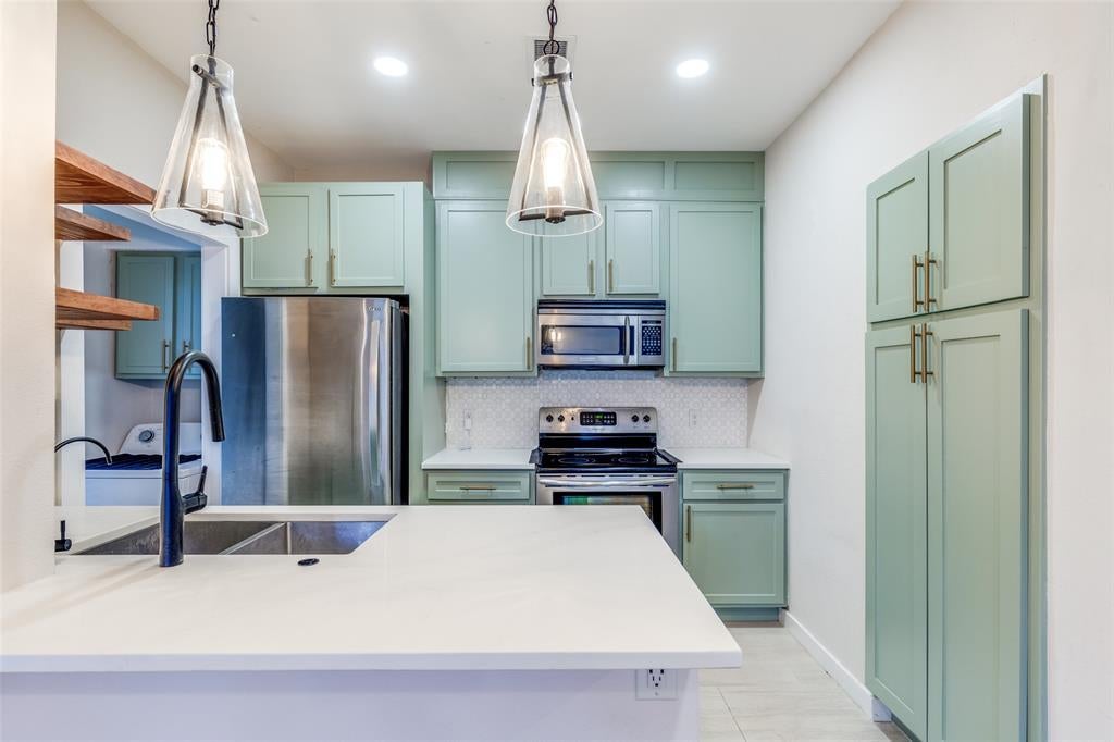 4067 Beltway Drive 111, Addison