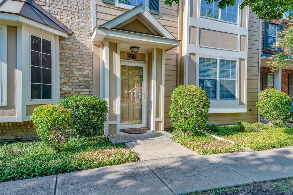 2316 Durango Ridge Drive, Bedford